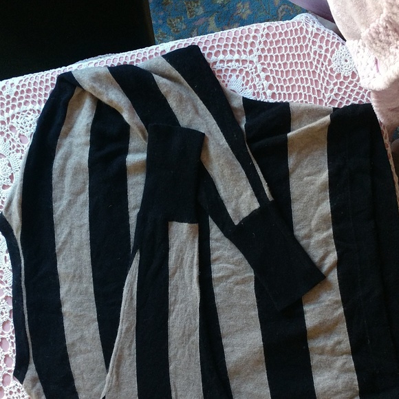 BCBG maxazria cropped light sweater - Picture 6 of 6